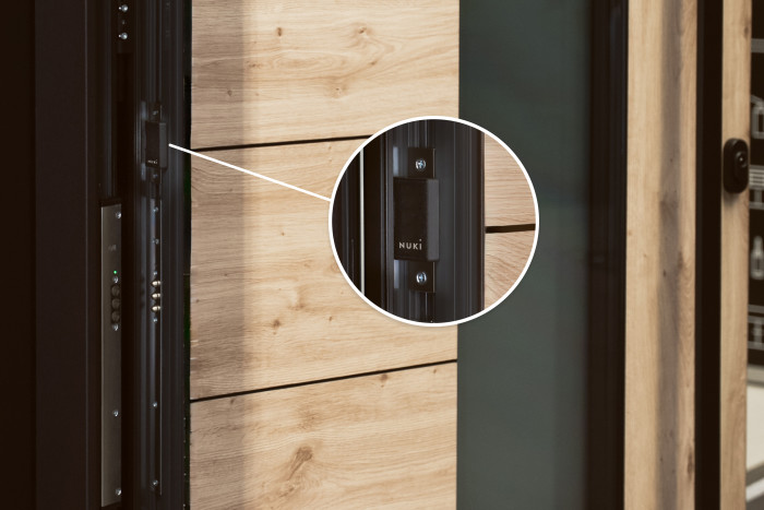 Nukis Smart Module wird direkt in Neubautüren integriert. (Bild: Nuki)